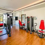 Bnbmehomes - Elegant Pool View - 2Br Apartment - 607