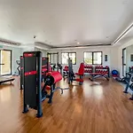 Bnbmehomes - Elegant Pool View - 2Br Apartment - 607
